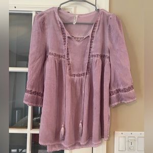 Andrée Blue. Lavender Purple Blouse. Size small.